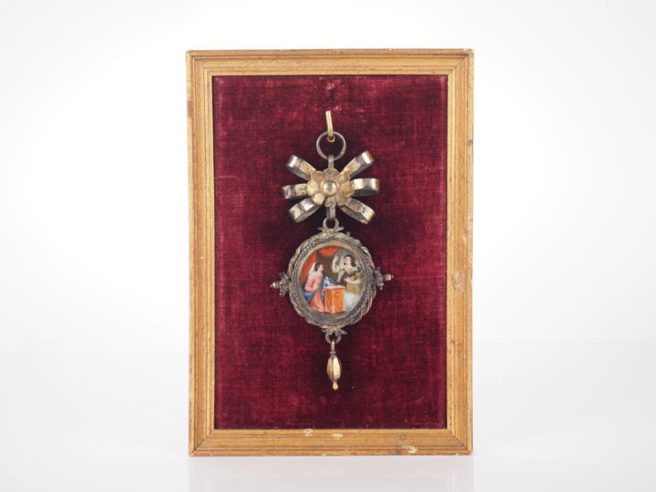 Pendentif ou reliquaire XVIIIème en vermeil orné de deux miniatures re