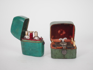 Vente aux enchères Cave à odeurs fin XVIIIème début XIXème en vermeil et cristal, boite e