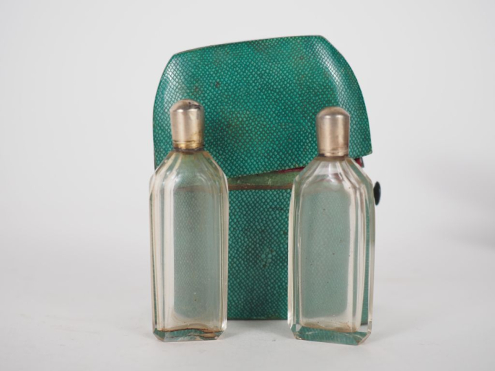 Cave à odeurs fin XVIIIème début XIXème en vermeil et cristal, boite e