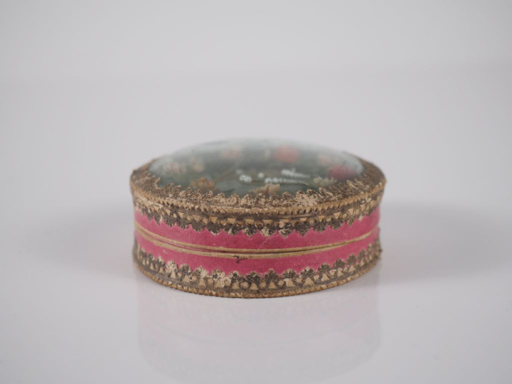 Boite Restauration en verre et carton mâché et tissu à décor de lyre e