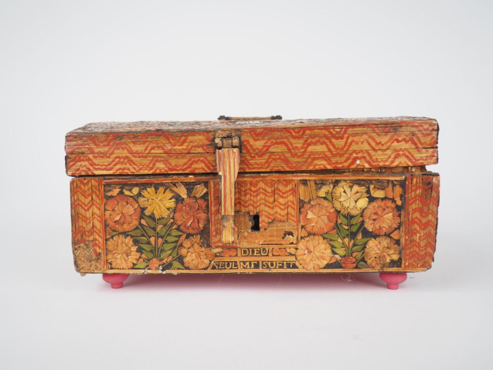 Coffret Louis XIV en marqueterie de paille, à décor de fleurs polychro