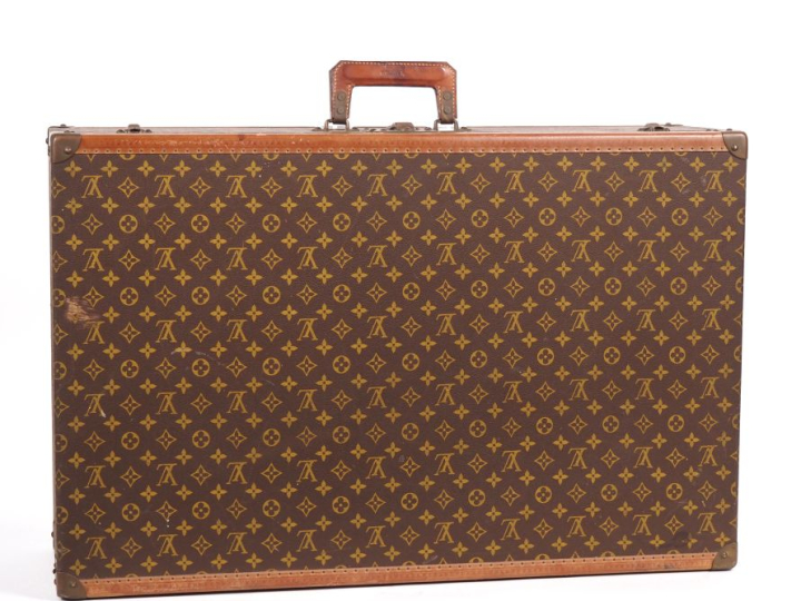 Louis VUITTON Valise rigide en toile enduite monogrammée.  Les bordure