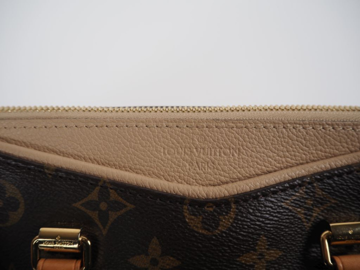 Louis VUITTON, Paris Sac en toile monogrammée en cuir, modèle Pallas. 