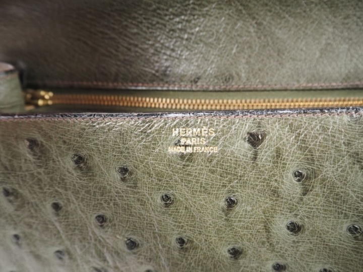 HERMES, Paris Sac porté épaule en cuir vert mousse, modèle "Sologne". 