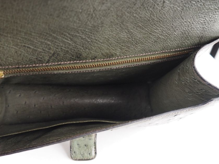 HERMES, Paris Sac porté épaule en cuir vert mousse, modèle "Sologne". 