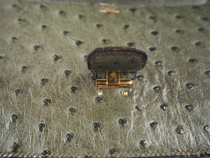 HERMES, Paris Sac porté épaule en cuir vert mousse, modèle "Sologne". 