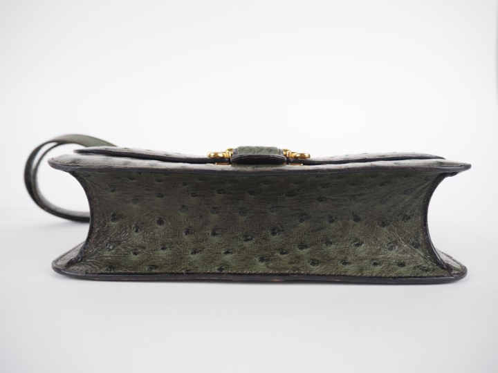 HERMES, Paris Sac porté épaule en cuir vert mousse, modèle "Sologne". 