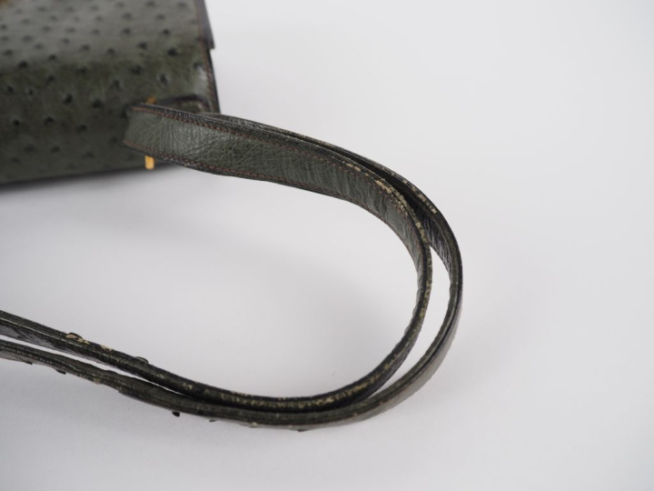 HERMES, Paris Sac porté épaule en cuir vert mousse, modèle "Sologne". 