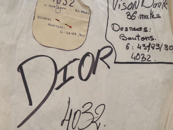 Christian DIOR Ensemble comprenant huit patrons de couture :  - VISON 