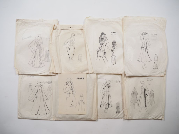CLARE Ensemble de vingt-cinq patrons de couture.  Dans leur pochette e