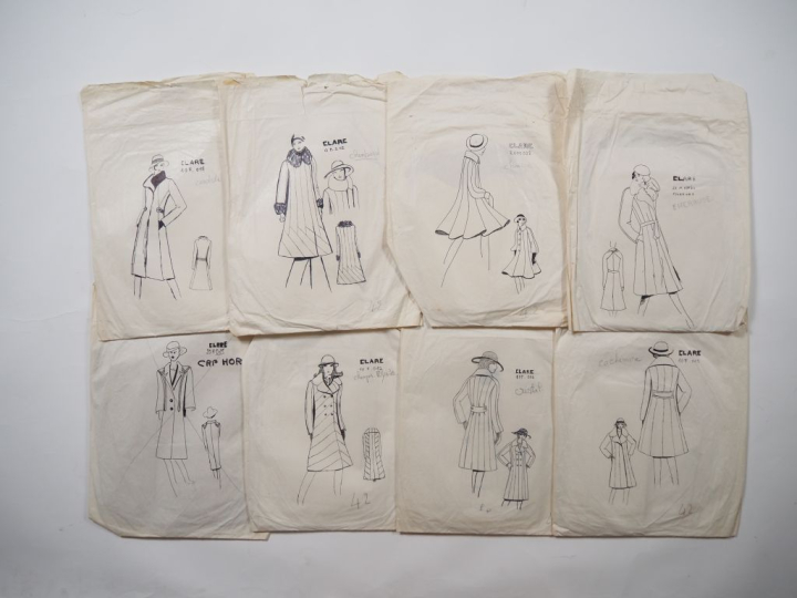 CLARE Ensemble de vingt-cinq patrons de couture.  Dans leur pochette e