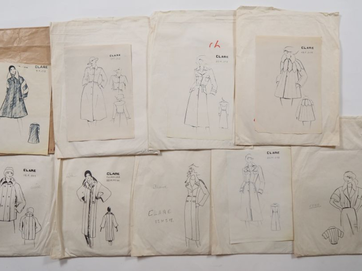 CLARE Ensemble de vingt-cinq patrons de couture.  Dans leur pochette e
