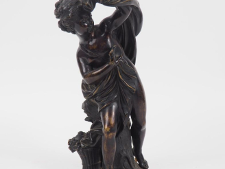 Vente aux enchères Ecole française début XIXème. "jeune fille au panier de raisins" Sculp