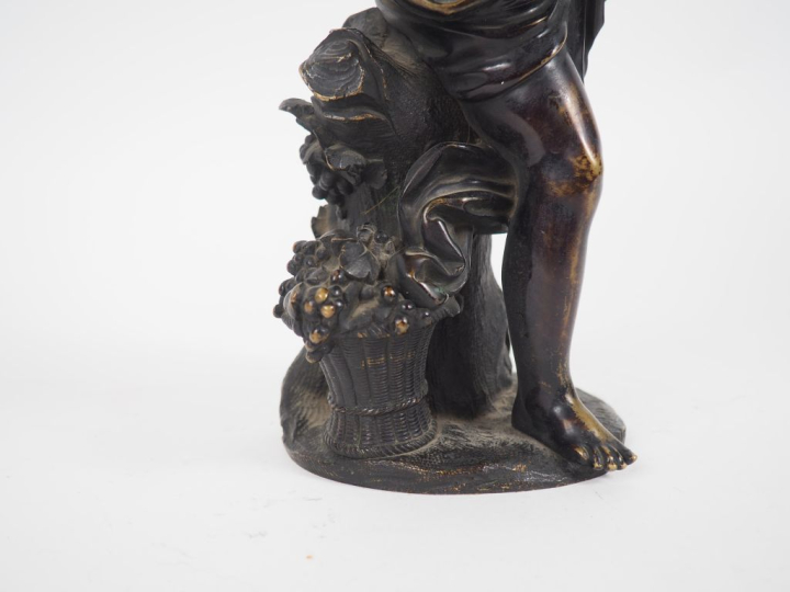 Ecole française début XIXème. "jeune fille au panier de raisins" Sculp