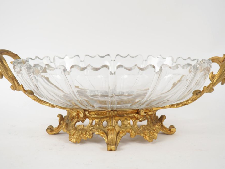 Coupe Napoléon III en cristal taillé et métal doré. Monture à décor de