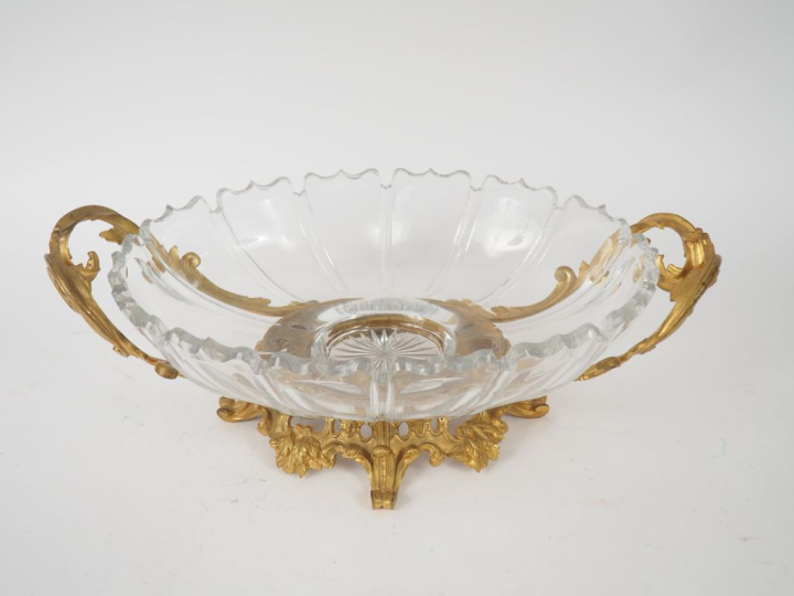 Coupe Napoléon III en cristal taillé et métal doré. Monture à décor de