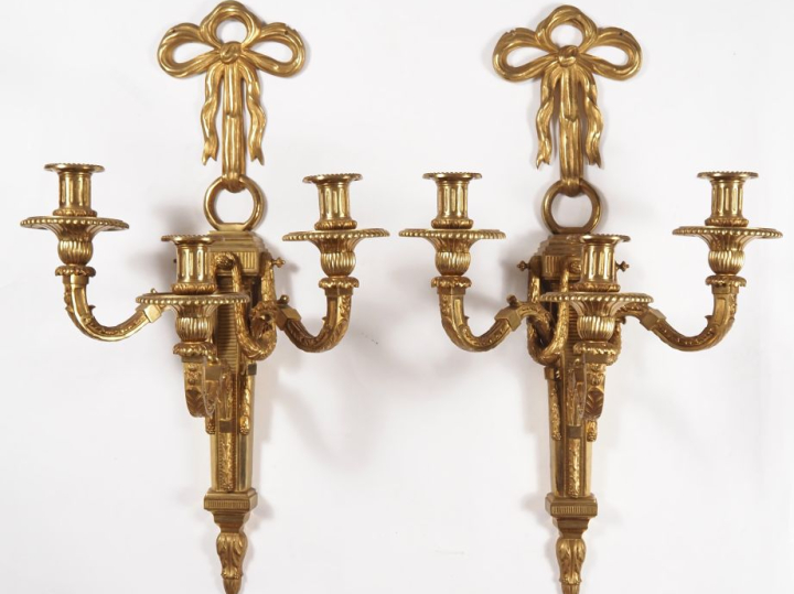 Importante paire d'appliques Napoléon III de style Louis XVI à décor d