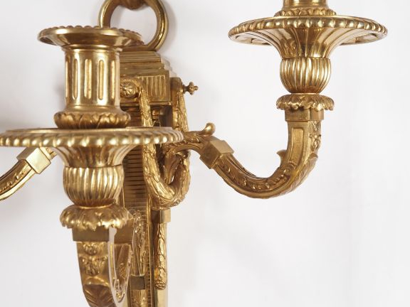 Importante paire d'appliques Napoléon III de style Louis XVI à décor d