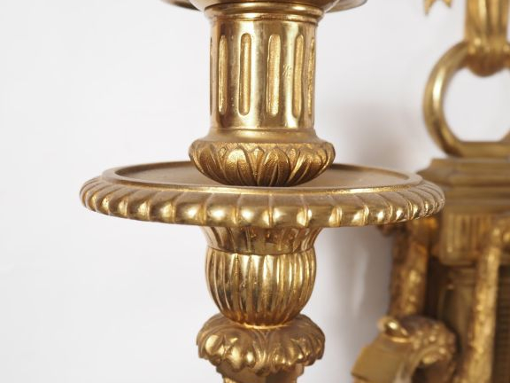 Importante paire d'appliques Napoléon III de style Louis XVI à décor d