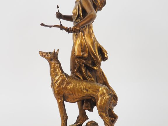 DUCUING. "Diane chasseresse" Groupe en bronze à patine dorée Signé H. 