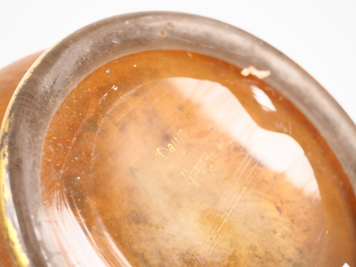 DAUM.  Grand vase balustre à décor gravé en camée à l'acide et émaillé