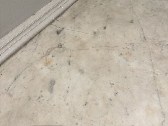 Console Napoléon III de style Louis XV en bois sculpté, ajouré, laqué 