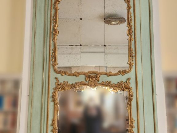 Grand trumeau de boiserie de style Transition Louis XV-Louis XVI en bo