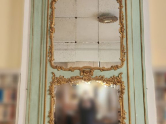 Vente aux enchères Grand trumeau de boiserie de style Transition Louis XV-Louis XVI en bo