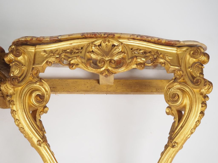 Paire de consoles Napoléon III de style Louis XV en bois sculpté, doré