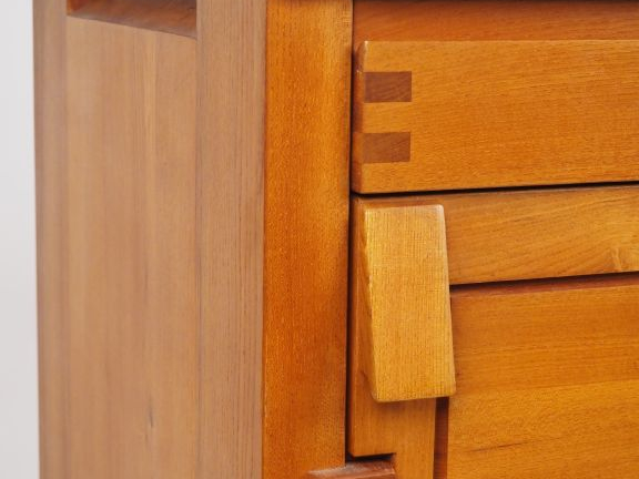 Pierre CHAPO. Bahut court modèle R09 B en orme massif ouvrant à un tir