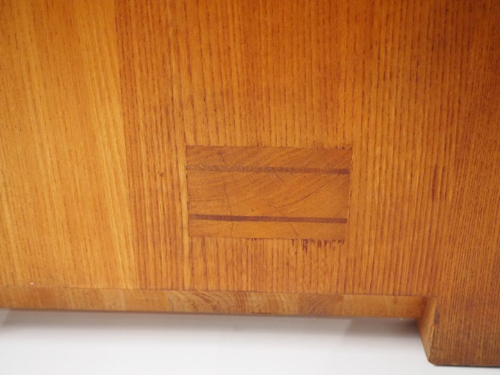 Pierre CHAPO. Bahut long modèle R08A en orme massif ouvrant à deux por