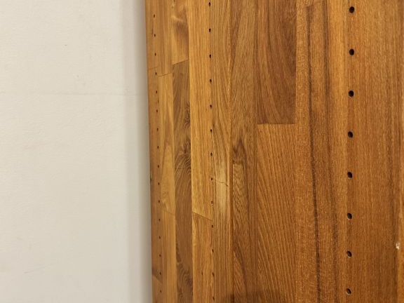 Pierre CHAPO. Armoire ou penderie modulable en orme massif ouvrant à d