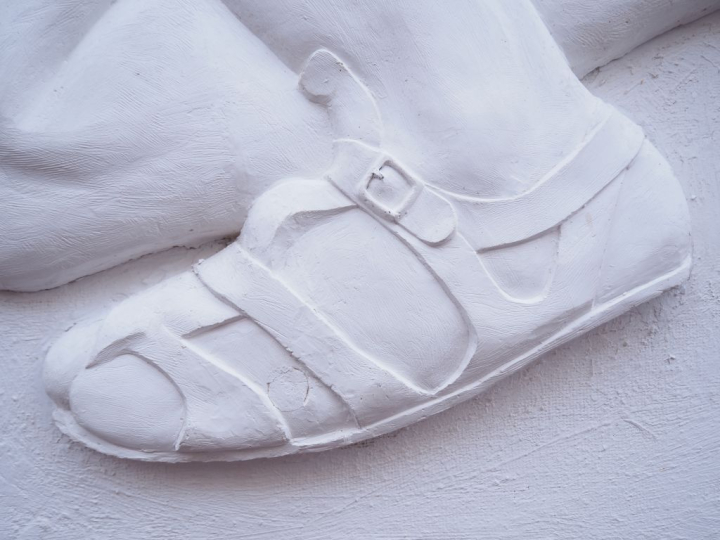 Paire de grands bas reliefs en platre et stuc représentant Vaslav Niji