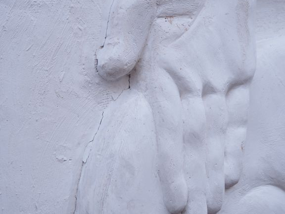 Paire de grands bas reliefs en platre et stuc représentant Vaslav Niji