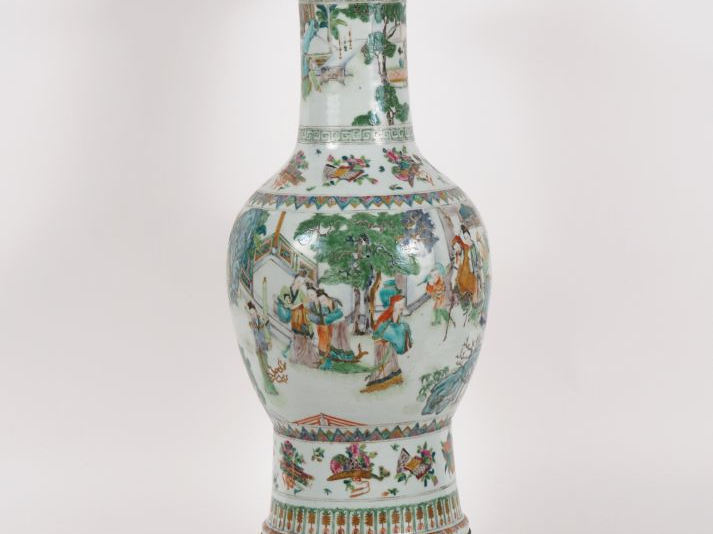 Chine, période Guangxu. Circa 1880 Vase de forme balustre en porcelain