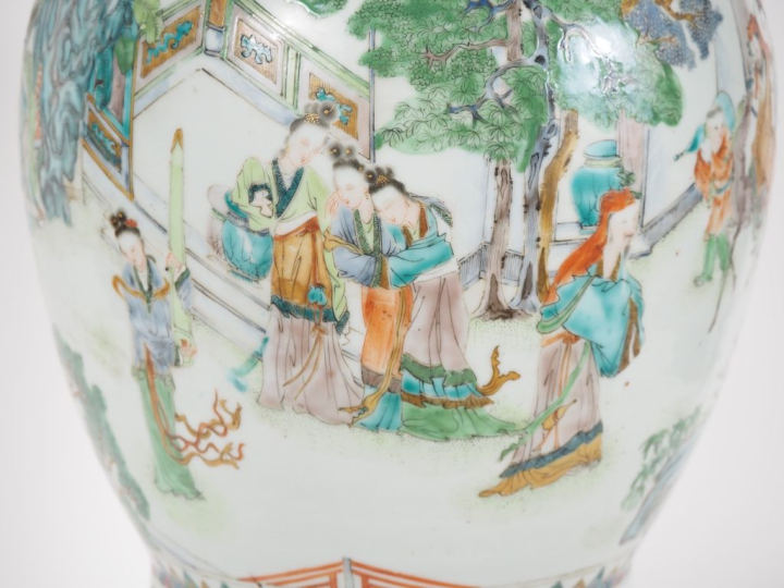 Chine, période Guangxu. Circa 1880 Vase de forme balustre en porcelain