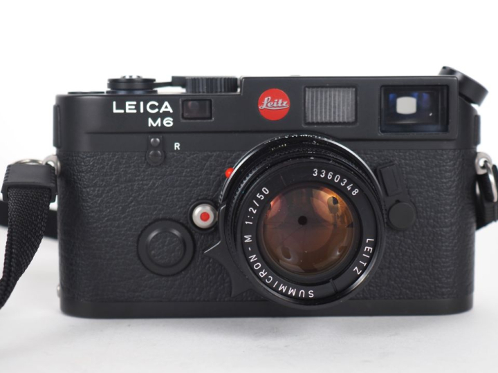 LEICA M6. Appareil photographique n°1678844 avec objectif SUMMICRON-M 