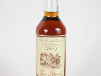 Vente aux enchères 1 BOUTEILLE RHUM TROIS RIVIÈRES MARTINIQUE 45° - 1976