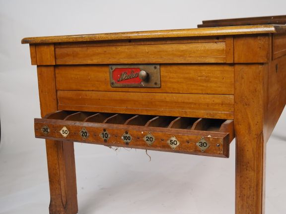 Billard russe de marque NAKO avec ses accessoires. Dim. 80 x 180 x 90 