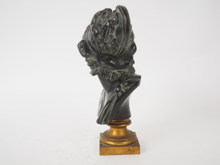 Ecole française XIXème. "Guerrier antique en buste"  Sculpture en bron