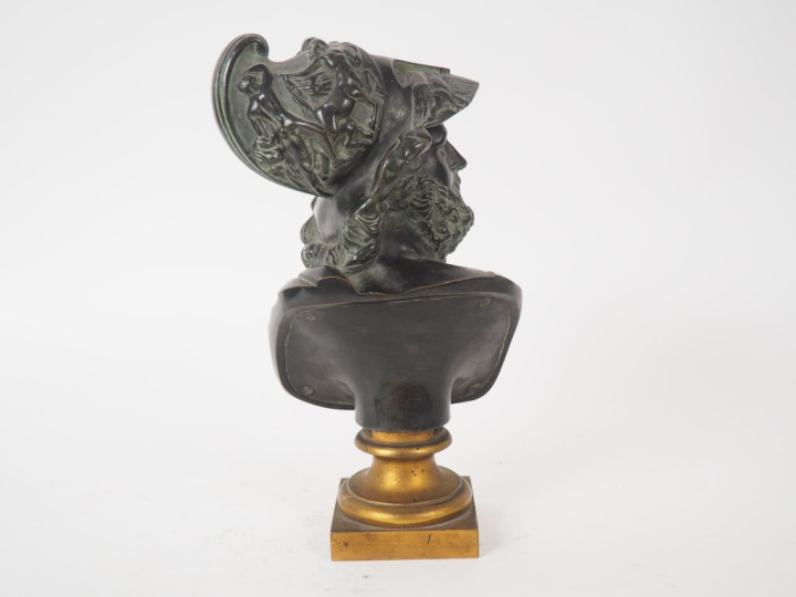 Ecole française XIXème. "Guerrier antique en buste"  Sculpture en bron