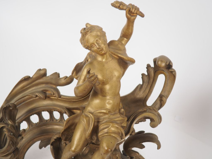 Paire de feux de cheminée de style Rocaille en bronze figurant Neptune