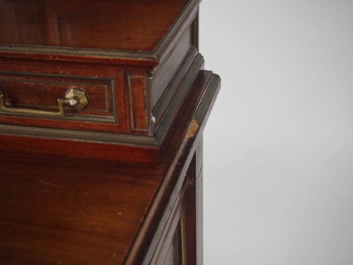 KRIEGER.  Bonheur du jour de style Louis XVI en acajou et placage d'ac