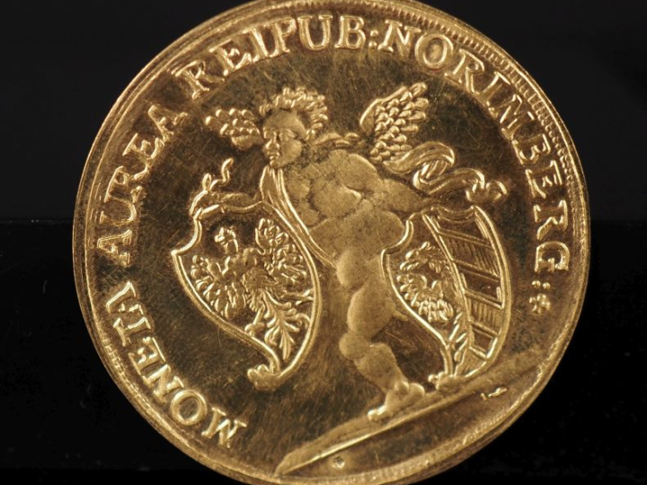 Pièce de un Thaler en or.  Diam. 38 mm Poids. 23,14 g FRAIS ACHETEURS 