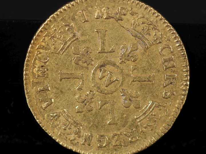 Pièce or, Louis aux 4 L, 1695-W.  Diam. 25 mm Poids. 6,65 g FRAIS ACHE