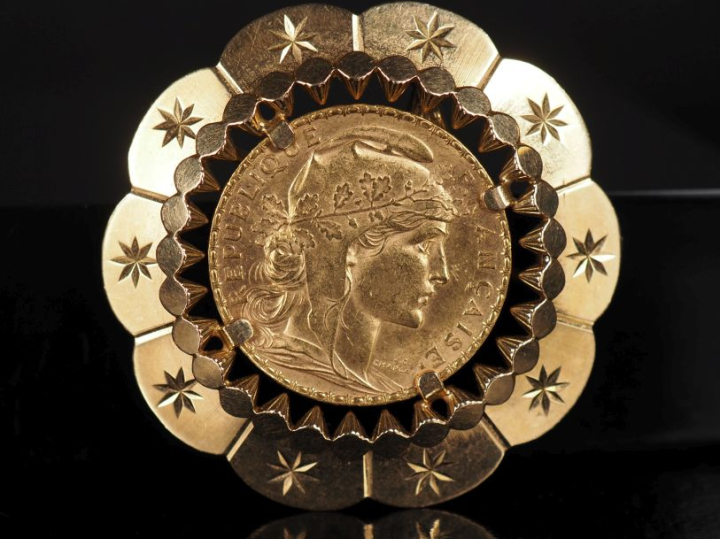 Broche/pendentif en or jaune 750, sertie en son centre d'une pièce de 