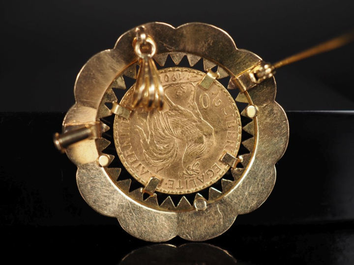 Broche/pendentif en or jaune 750, sertie en son centre d'une pièce de 