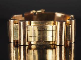 Vente aux enchères Bracelet tank de style 1940 en or jaune 750, à décor de maillons incur