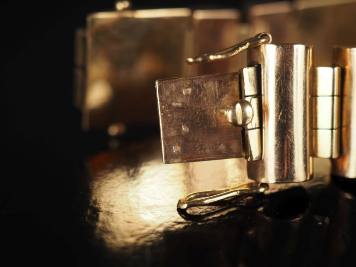 Bracelet tank de style 1940 en or jaune 750, à décor de maillons incur