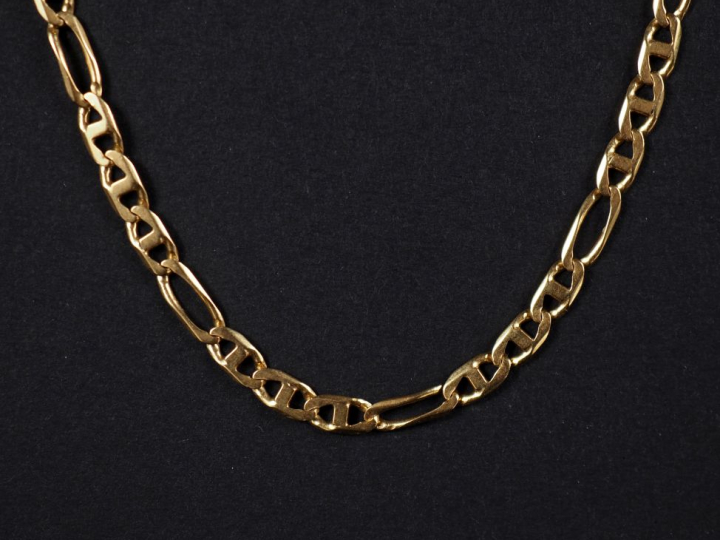 Collier souple en or jaune 750, maille plate fantaisie.  Long. 57 cm P